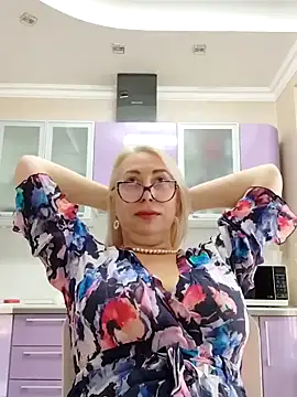 Snapshot of HotJanet chatting on 01.28.25 HotJanet online show from 01.28.25