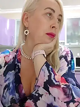 Snapshot of HotJanet chatting on 01.28.25 HotJanet online show from 01.28.25