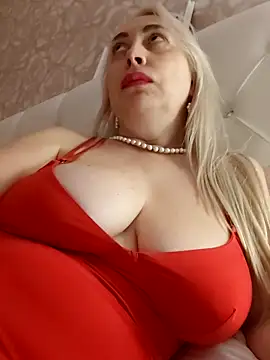 Snapshot of HotJanet chatting on 01.28.25 HotJanet online show from 01.28.25