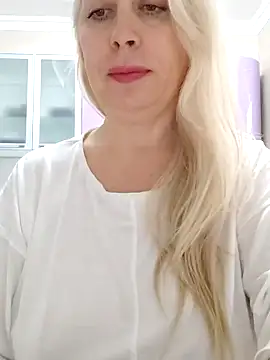 Snapshot of HotJanet chatting on 02.06.25 HotJanet online show from 02.06.25