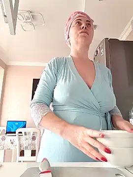 Snapshot of HotJanet chatting on 02.13.25 HotJanet online show from 02.13.25