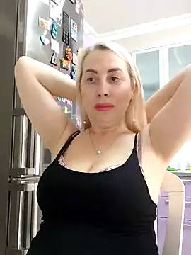 Snapshot of HotJanet chatting on 03.16.25 HotJanet online show from 03.16.25