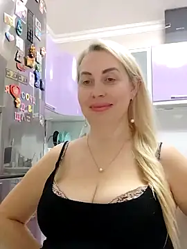 Snapshot of HotJanet chatting on 03.16.25 HotJanet online show from 03.16.25