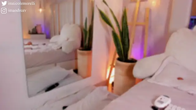 Nicolemorelli2 online show from 11.18.25