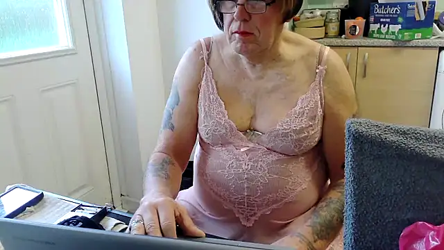 Snapshot of samanthasissieuk chatting on 02.05.26 samanthasissieuk online show from 02.05.26