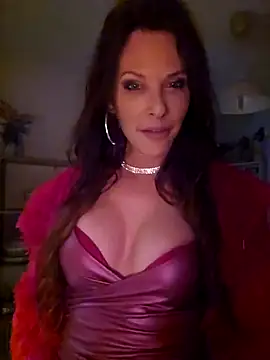 Snapshot of Luna_Kitanna chatting on 12.27.24 Luna Kitanna online show from 12.27.24
