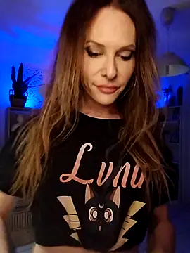 Snapshot of Luna_Kitanna chatting on 09.09.25 Luna Kitanna online show from 09.09.25