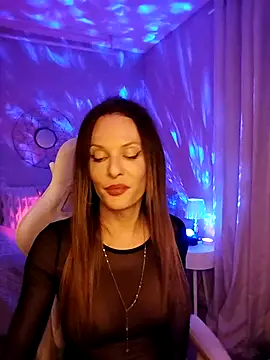 Snapshot of Luna_Kitanna chatting on 12.04.25 Luna Kitanna online show from 12.04.25