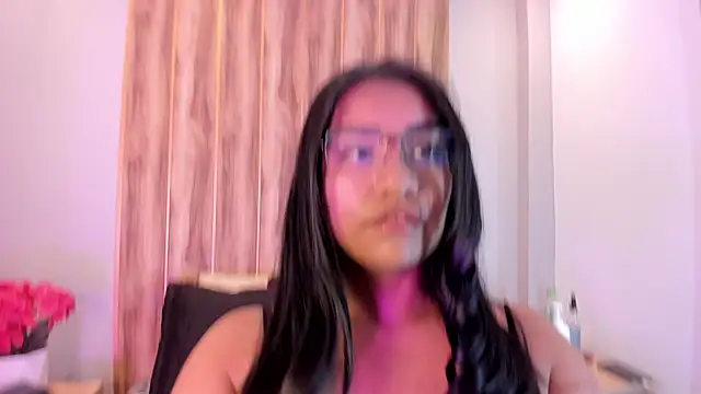 Snapshot of hannnasmith chatting on 06.11.26 hannnasmith online show from 06.11.26
