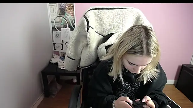 viktoria lovely online show from 12.18.25