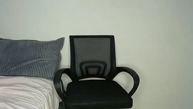 Snapshot of Perqueen chatting on 03.21.25 Perqueen online show from 03.21.25