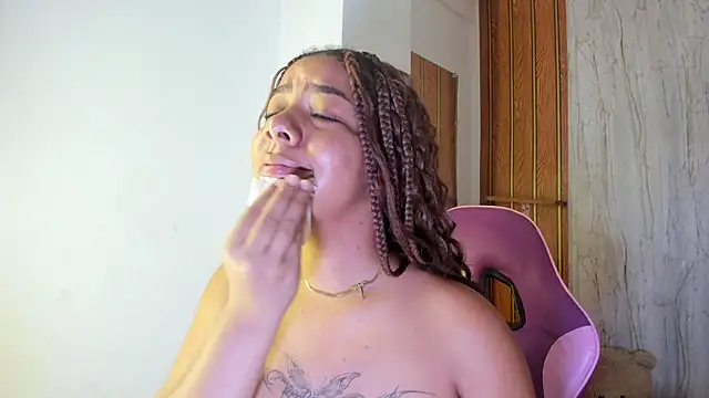 Alika01 online show from 10.26.25