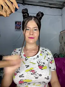 Snapshot of Hotnightsexxx chatting on 01.23.25 Hotnightsexxx online show from 01.23.25