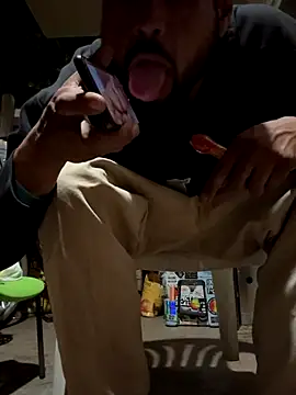 Snapshot of MrDickUdown24_7 chatting on 11.05.25 MrDickUdown24 7 online show from 11.05.25