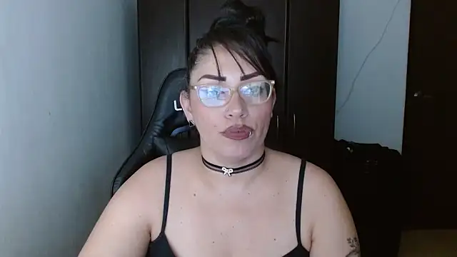 Snapshot of natashasmithe chatting on 02.24.25 natashasmithe online show from 02.24.25