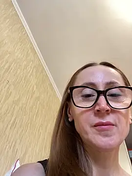Snapshot of LauraDavis chatting on 04.17.26 LauraDavis online show from 04.17.26