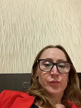 Snapshot of LauraDavis chatting on 05.17.26 LauraDavis online show from 05.17.26