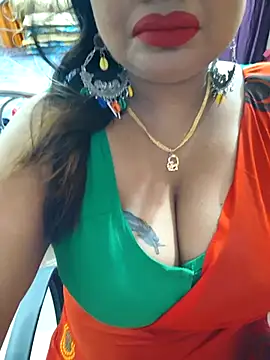Snapshot of YR-SHIVANI chatting on 10.22.25 YR-SHIVANI online show from 10.22.25