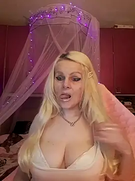 Snapshot of Angeldevilus chatting on 05.04.26 Angeldevilus online show from 05.04.26