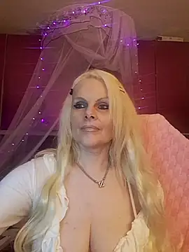 Snapshot of Angeldevilus chatting on 05.09.26 Angeldevilus online show from 05.09.26