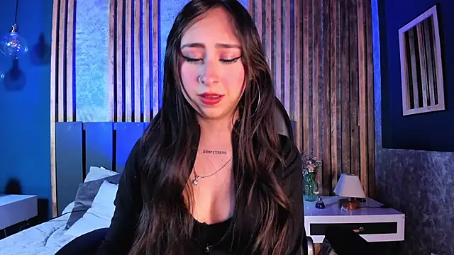 Snapshot of _cloe_martinez chatting on 12.23.24 cloe martinez online show from 12.23.24