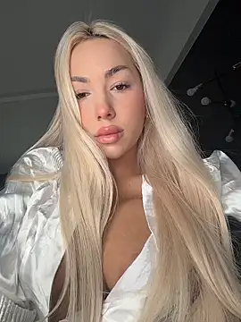 Snapshot of violettabunny03 chatting on 02.13.26 violettabunny03 online show from 02.13.26