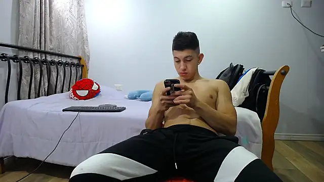 Snapshot of Iam_yourbabyprincess_XD chatting on 02.20.25 Iam yourbabyprincess XD online show from 02.20.25