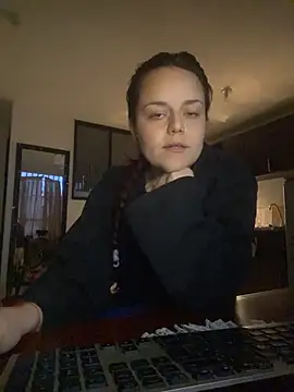 Scarletleon77 online show from 03.26.26