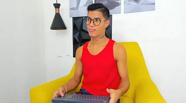 Snapshot of xbrefranco chatting on 02.18.25 xbrefranco online show from 02.18.25