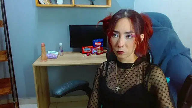 Erika Stevens online show from 01.05.25