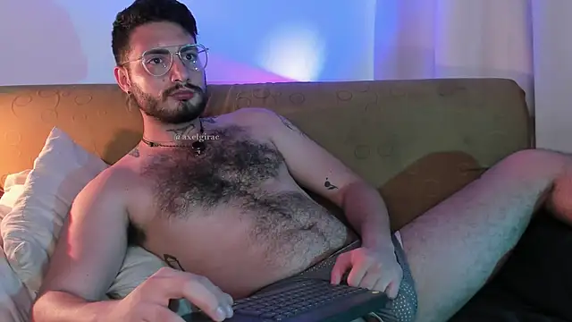 Snapshot of axel_giracr chatting on 06.19.26 axel giracr online show from 06.19.26
