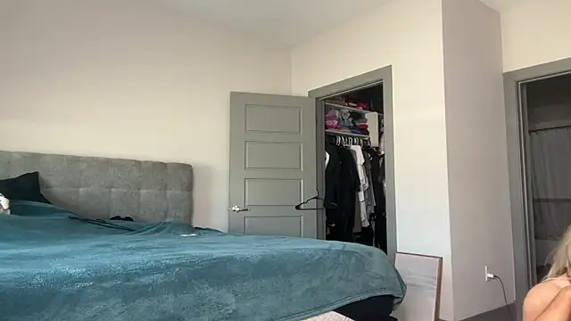 ElenaErickson online show from 02.26.25