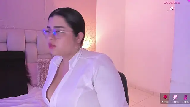 Snapshot of Emilyboobss chatting on 03.17.25 Emilyboobss online show from 03.17.25