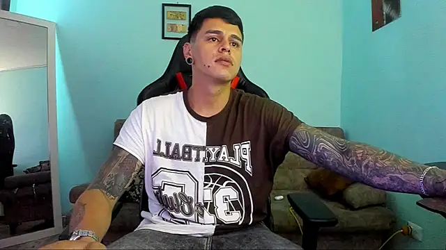 Snapshot of E_Moon chatting on 12.09.24 E Moon online show from 12.09.24