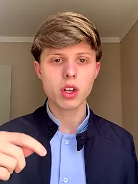 Snapshot of Diego17age chatting on 09.18.25 Diego17age online show from 09.18.25