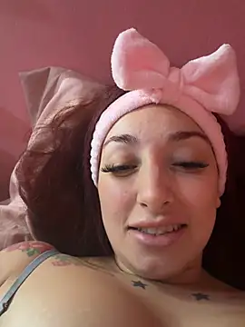 Snapshot of Anniespears chatting on 07.19.26 Anniespears online show from 07.19.26