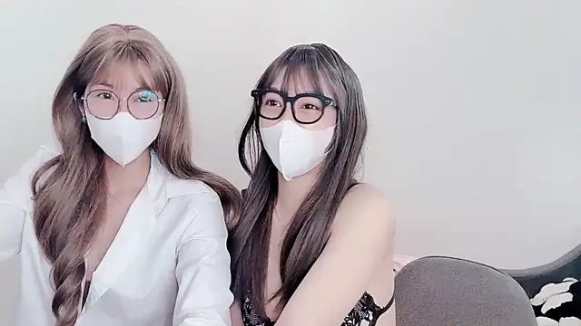 Snapshot of Mono-Stewardesss chatting on 12.04.24 Mono-Stewardesss online show from 12.04.24