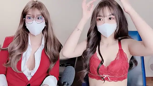 Snapshot of Mono-Stewardesss chatting on 01.08.25 Mono-Stewardesss online show from 01.08.25