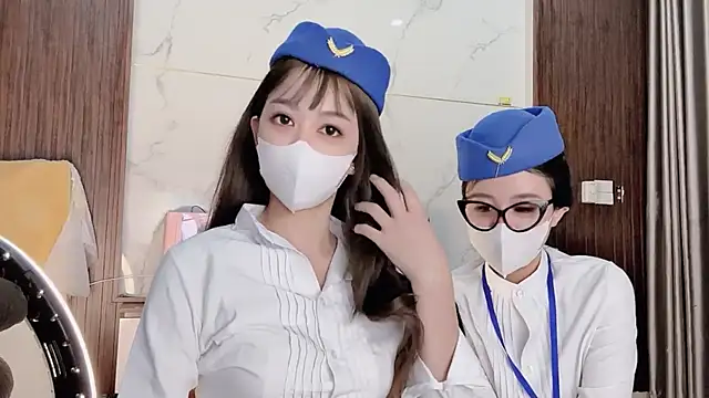 Snapshot of Mono-Stewardesss chatting on 11.10.25 Mono-Stewardesss online show from 11.10.25