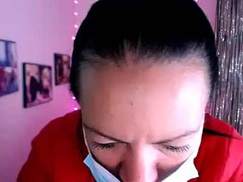Snapshot of Cristal_w chatting on 12.10.24 Cristal w online show from 12.10.24