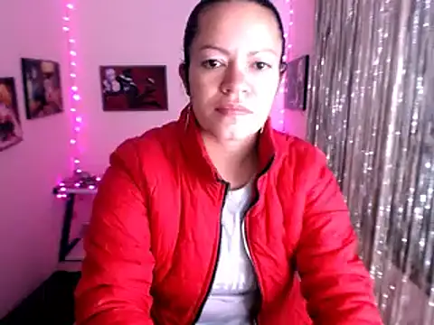 Snapshot of Cristal_w chatting on 01.31.25 Cristal w online show from 01.31.25