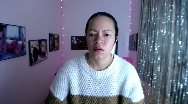 Snapshot of Cristal_w chatting on 02.18.25 Cristal w online show from 02.18.25