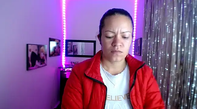 Snapshot of Cristal_w chatting on 03.07.25 Cristal w online show from 03.07.25