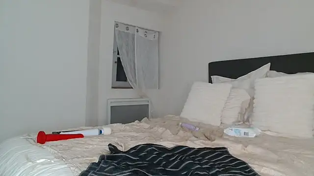 Pinpussyflower online show from 02.03.25