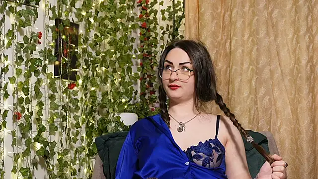 Snapshot of NaughtYHomemadE chatting on 04.25.26 NaughtYHomemadE online show from 04.25.26