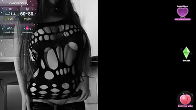 Snapshot of Daivis_17 chatting on 11.04.25 Daivis 17 online show from 11.04.25