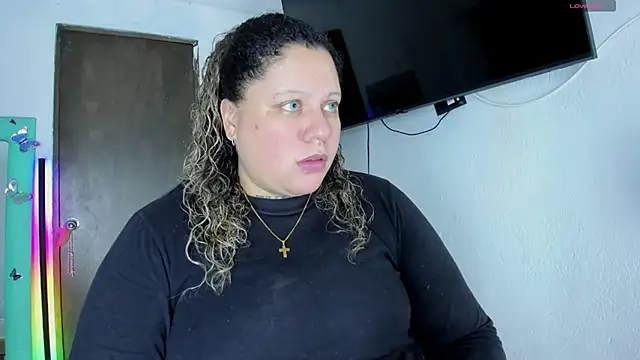 Snapshot of mariana_maze chatting on 12.03.24 mariana maze online show from 12.03.24