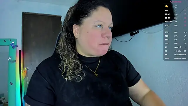 Snapshot of mariana_maze chatting on 12.06.24 mariana maze online show from 12.06.24