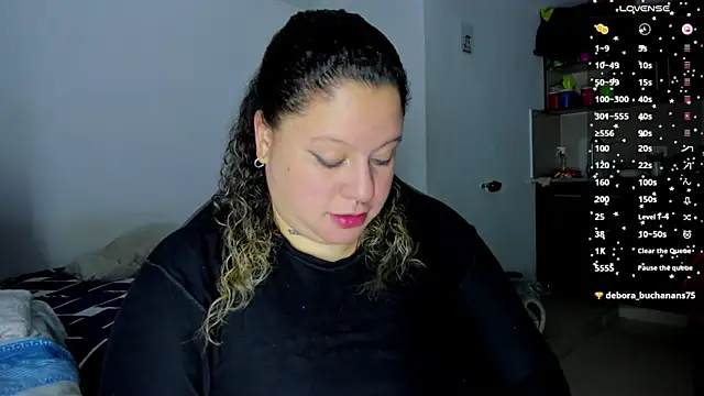 Snapshot of mariana_maze chatting on 12.19.24 mariana maze online show from 12.19.24