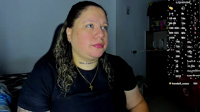 Snapshot of mariana_maze chatting on 12.21.24 mariana maze online show from 12.21.24